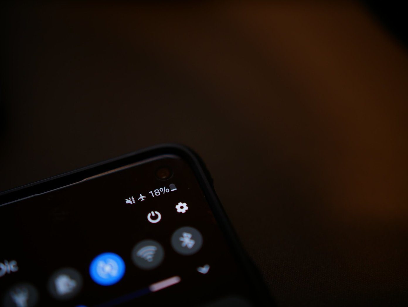 如何在 iPhone 上安排飞行模式