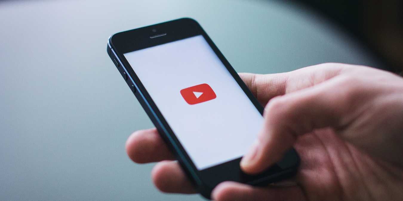 如何在 YouTube 上查看字幕