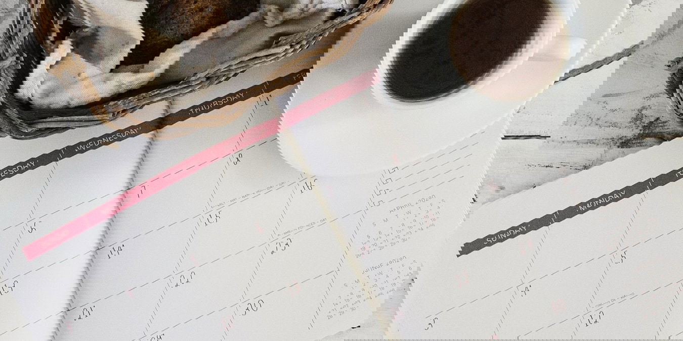 如何在 Google 試算表中自動新增日期