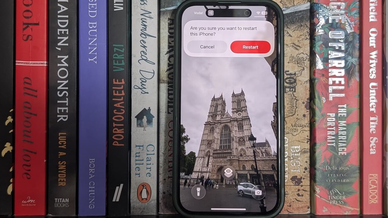 这个节省时间的技巧在 iPhone 的锁定屏幕上添加了一个重启按钮